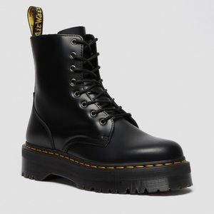 NWT Dr. Martens Jadon black smooth leather platform boots, US 9